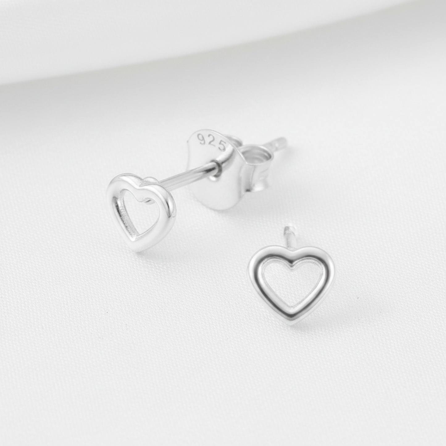 925 Sterling Silver Cut Out Heart Stud Earrings - 4mm
