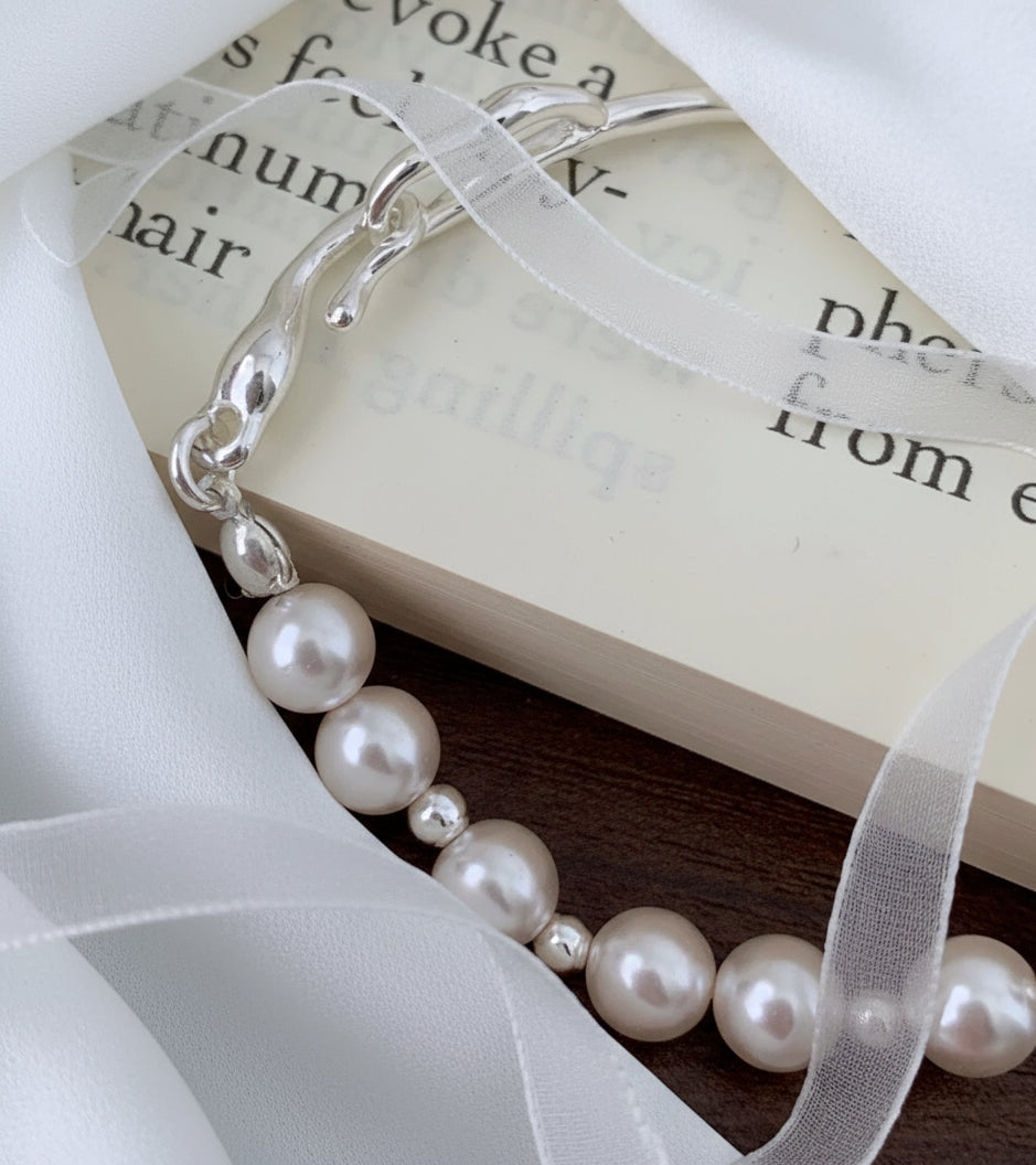 Pearl bracelet on a light gray background