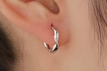 925 Sterling Silver Huggie Earrings - Minimalistic wave design