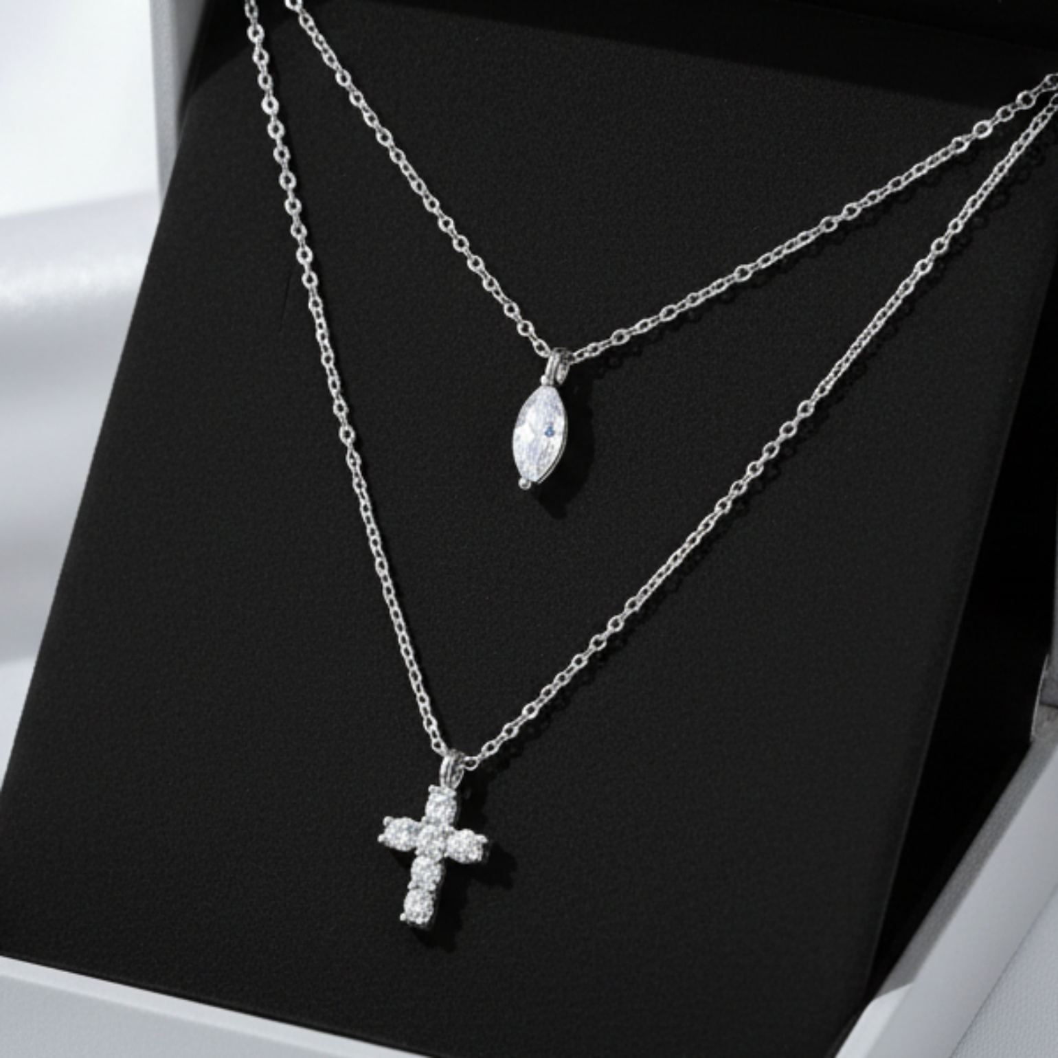Double layer necklace in black insert grey box
