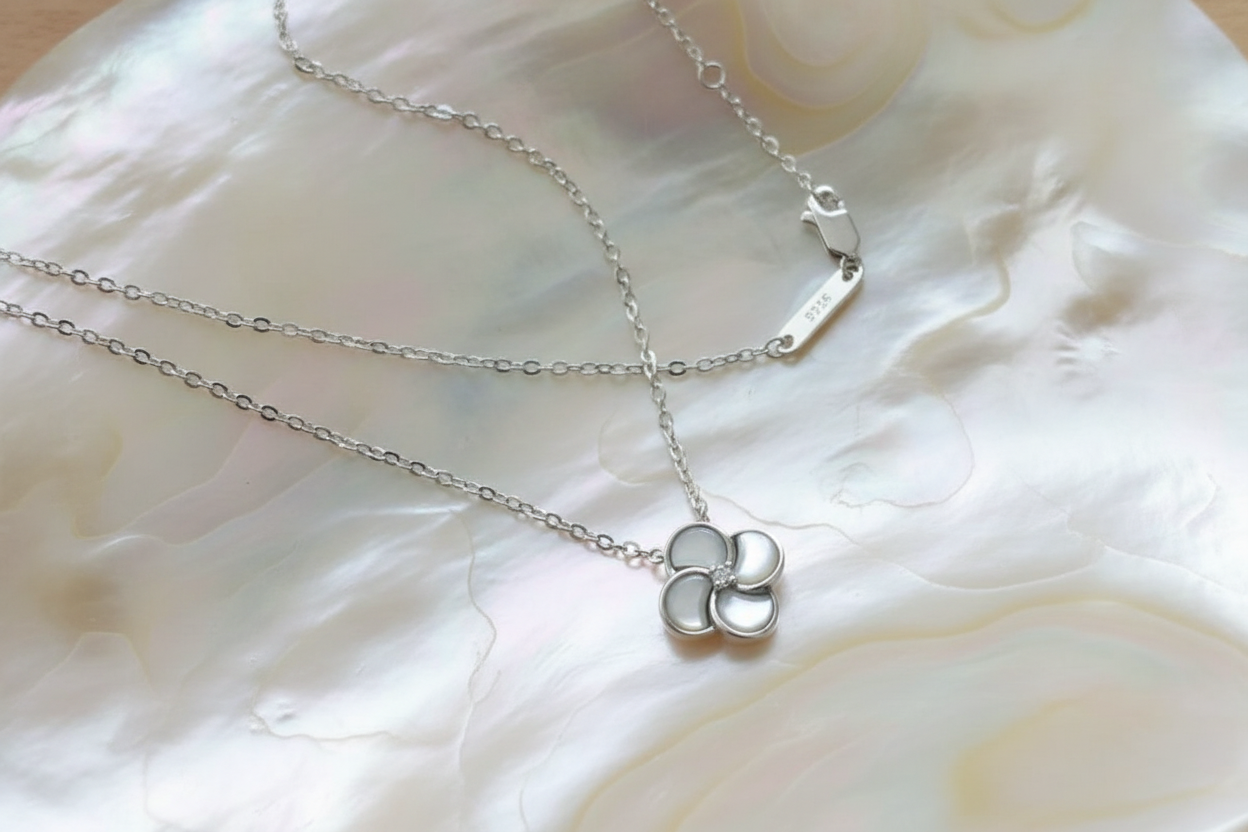 Four-Leaf Clover Necklace - GRA Certified Moissanite & Mother of Pearl - 925 Sterling Silver