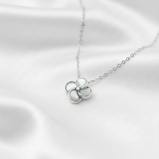 Four-Leaf Clover Necklace - GRA Certified Moissanite & Mother of Pearl - 925 Sterling Silver